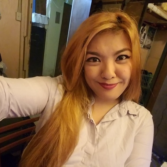 Meet your Posher, Stephanie - Picture 2 of 6